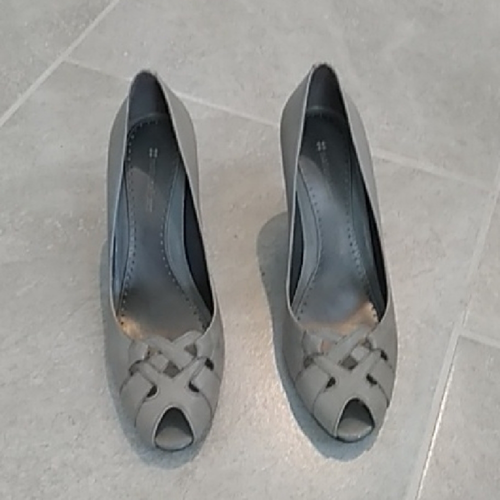 Naturalizer Gray Peep-Toe Heels